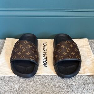 Louis Vuitton Monogram Men’s Sandal in Excellent condition 100% Authentic